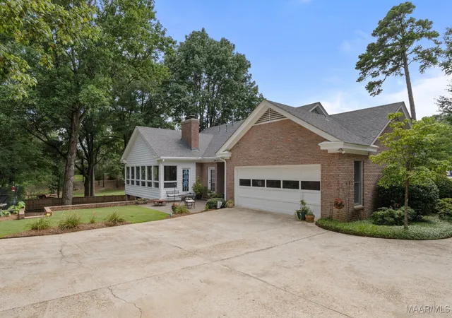 Homes for sale in Prattville, AL | 203 Evergreen St, Prattville, AL 36067 | MLS# 577847