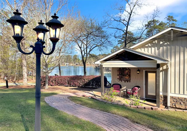Homes for sale in Eclectic, AL | 1614 Castaway Island Rd, Eclectic, AL 36024 | MLS# 578724