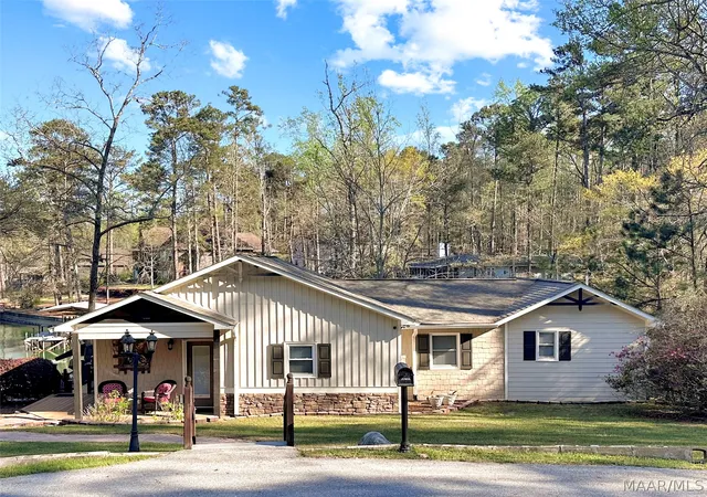 Homes for sale in Eclectic, AL | 1614 Castaway Island Rd, Eclectic, AL 36024 | MLS# 578724