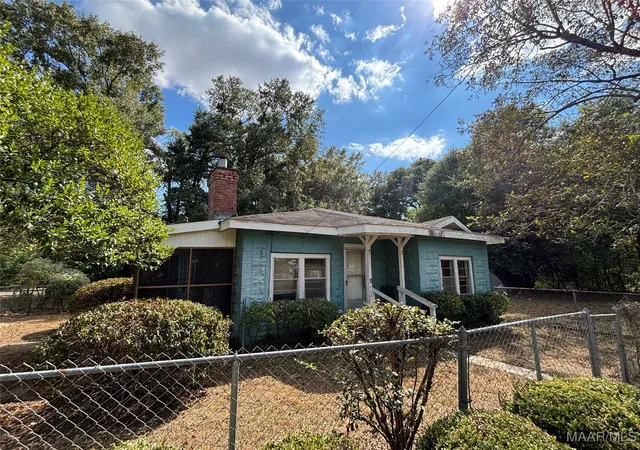 Photo 1 of Single family home for sale at 402 Johnson St, Selma, AL 36703 | MLS# 580518 | Listing updated on 2026-05-13