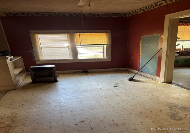 Photo 3 of Single family home for sale at 402 Johnson St, Selma, AL 36703 | MLS# 580518 | Listing updated on 2026-05-13