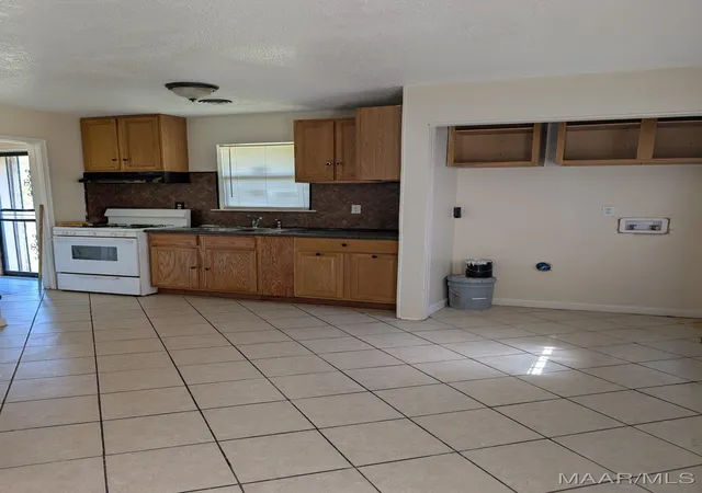 4th image of 5330 Connie Cir, Montgomery, AL 36108 | MLS# 580895