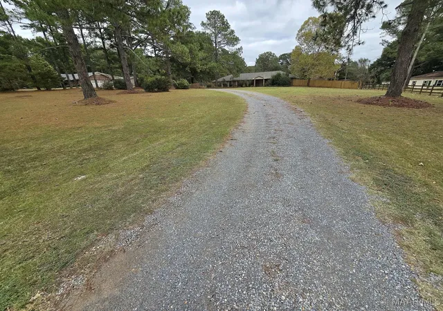 Homes for sale in Wetumpka, AL | 3054 Redland Rd, Wetumpka, AL 36093 | MLS# 581274