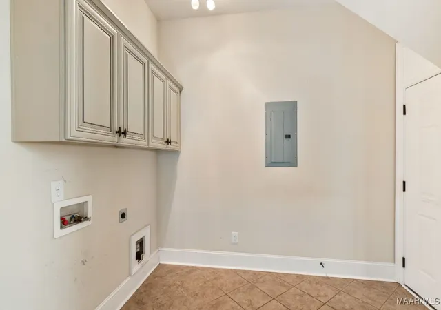Photo 4 of Sale Pending at 385 Sydney Dr S, Prattville, AL 36066 | MLS# 581448 | Listing updated on 2025-12-09