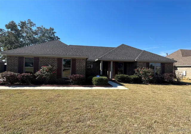 Homes for sale in Deatsville, AL | 2002 Landcaster Ct, Deatsville, AL 36022 | MLS# 581445