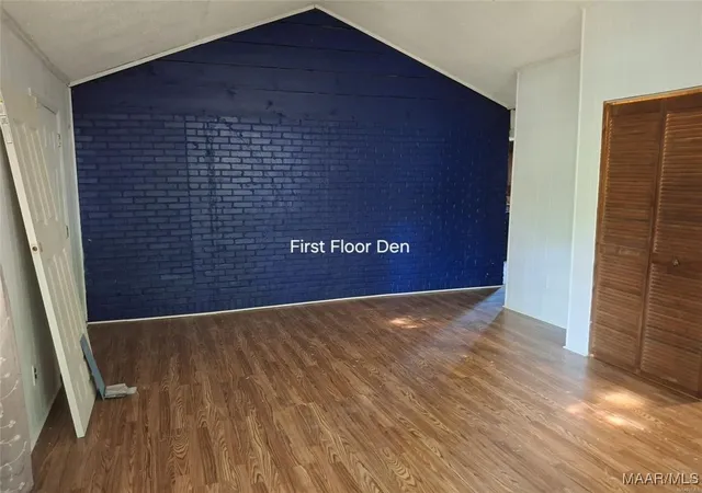 Photo 4 of Sale Pending at 388 Perry Hl Rd, Montgomery, AL 36109 | MLS# 581879 | Listing updated on 2026-08-25