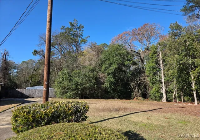 2nd image of 229 Cresthaven Ct, Selma, AL 36701 | MLS# 582252