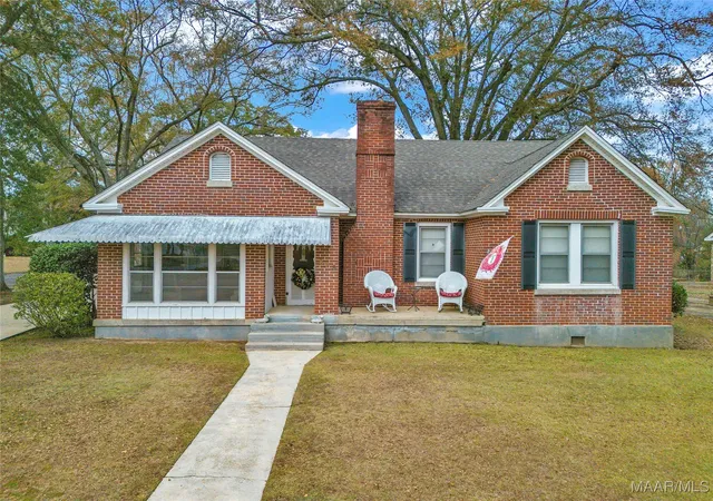Homes for sale in Wetumpka, AL | 808 W Tallassee St, Wetumpka, AL 36092 | MLS# 582357