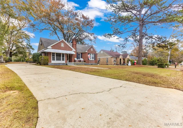 Homes for sale in Wetumpka, AL | 808 W Tallassee St, Wetumpka, AL 36092 | MLS# 582357