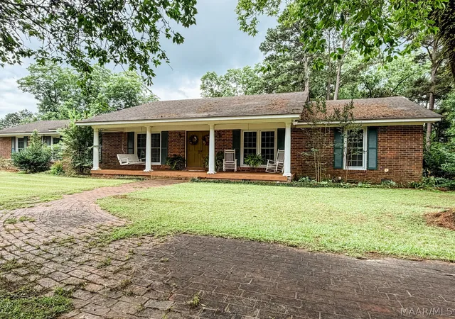 Homes for sale in Fort Deposit, AL | 119 Rogers St E, Fort Deposit, AL 36032 | MLS# 582566