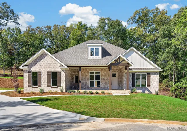 Photo 1 of Single family home for sale at 136 Birchwood Ln, Wetumpka, AL 36093 | MLS# 582550 | Listing updated on 2026-10-04