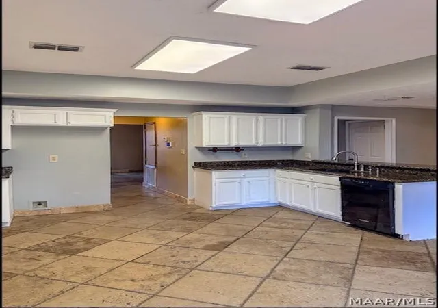 Homes for sale in Wetumpka, AL | 521 New Bingham Dr, Wetumpka, AL 36093 | MLS# 583581