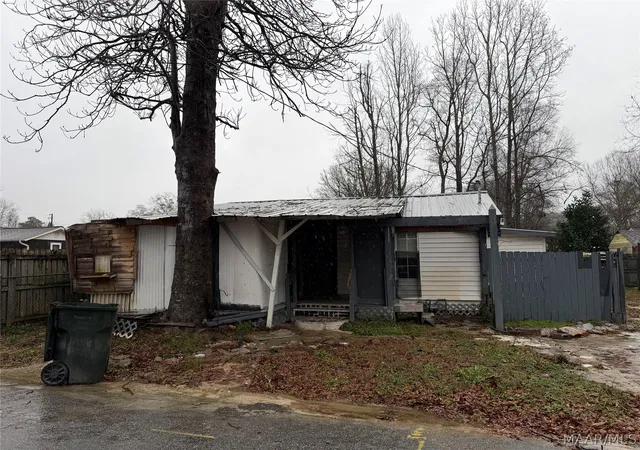 1st image of 504 Adams St, Clanton, AL 35045 | MLS# 583798