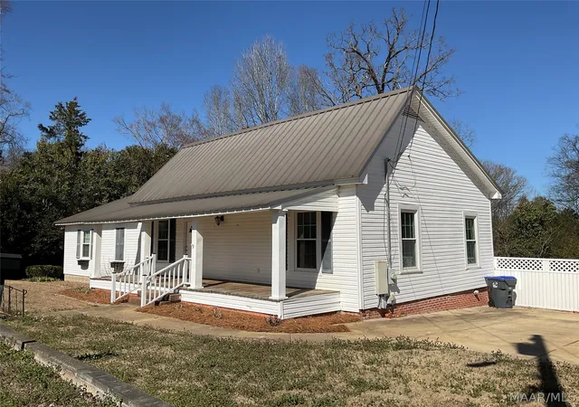 Photo 3 of Single family home for sale at 513 Eubanks St, Tallassee, AL 36078 | MLS# 583727 | Listing updated on 2026-06-09