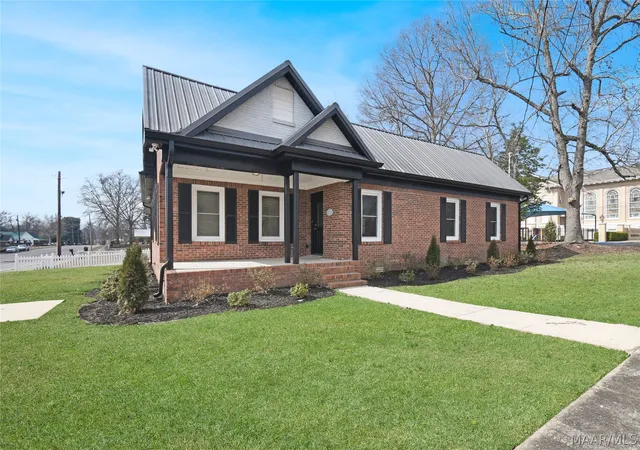 3rd image of 203 8Th St, Clanton, AL 35045 | MLS# 583875