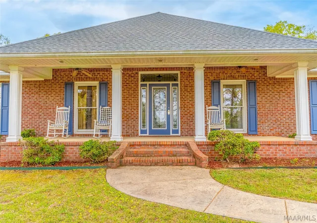 Photo 3 of Single family home for sale at 705 Yellowstone Dr, Prattville, AL 36067 | MLS# 584043 | Listing updated on 2026-09-01
