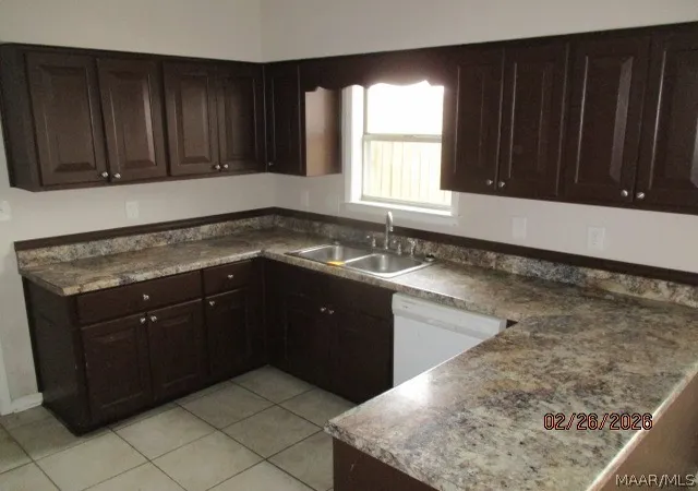 Photo 4 of Sale Pending at 2132 N Sutherland Dr, Montgomery, AL 36116 | MLS# 584249 | Listing updated on 2026-04-01