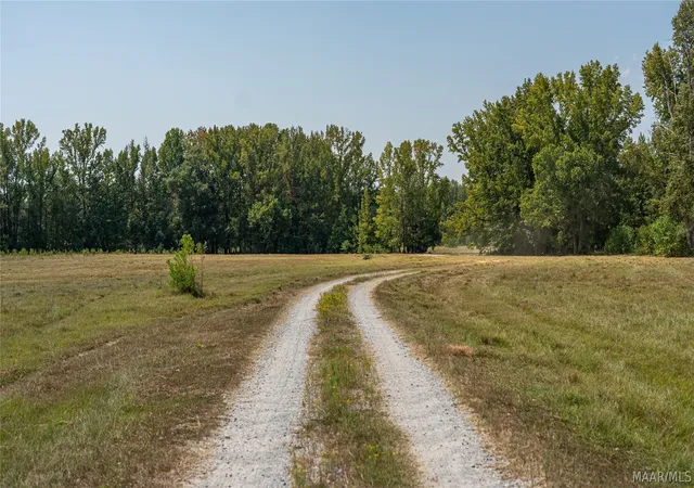 Photo 3 of Sale Pending at 28 Highway 231, Wetumpka, AL 36092 | MLS# 584394 | Listing updated on 2026-08-24