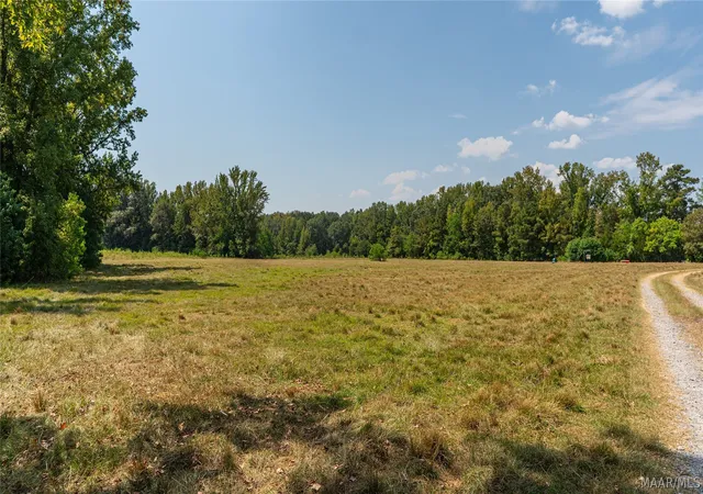 Photo 4 of Sale Pending at 28 Highway 231, Wetumpka, AL 36092 | MLS# 584394 | Listing updated on 2026-08-24