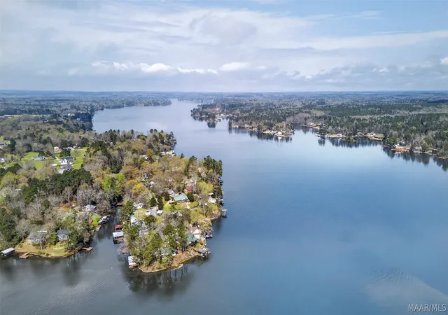 Homes for sale in Wetumpka, AL | 813 Lake Region Cir, Wetumpka, AL 36092 | MLS# 584222