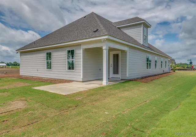 Homes for sale in Wetumpka, AL | 119 Woodbridge Wy, Wetumpka, AL 36092 | MLS# 584662