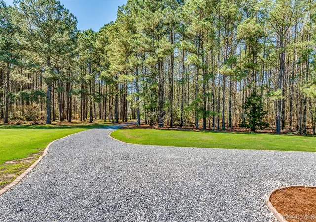 Photo 3 of Single family home for sale at 827 Bel Ru Landing, Prattville, AL 36067 | MLS# 584683 | Listing updated on 2026-07-08