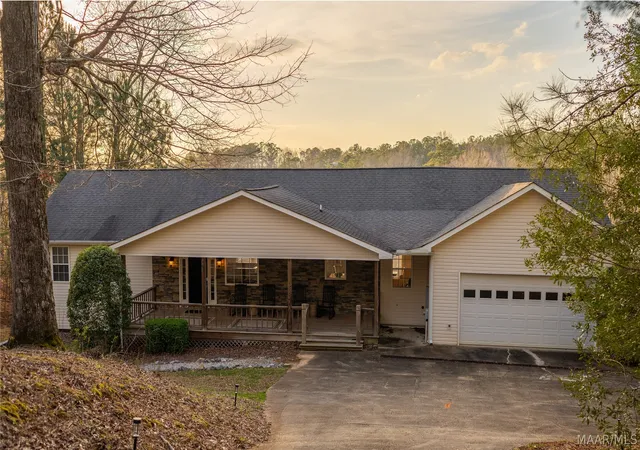 Homes for sale in Titus, AL | 402 Cliffside Dr, Titus, AL 36080 | MLS# 584357
