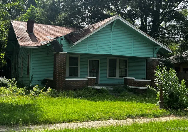 Homes for sale in Selma, AL | 2019 Broad St, Selma, AL 36701 | MLS# 584736