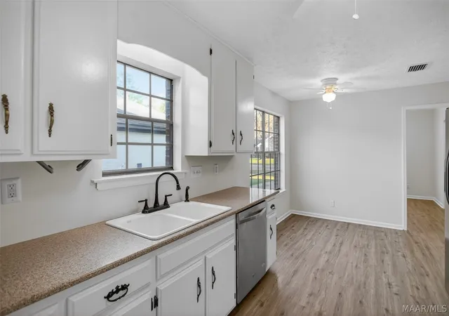 Photo 3 of Single family home for sale at 1013 Burbank Dr, Montgomery, AL 36117 | MLS# 584960 | Listing updated on 2026-04-13
