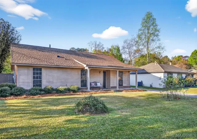 Photo 4 of Single family home for sale at 1013 Burbank Dr, Montgomery, AL 36117 | MLS# 584960 | Listing updated on 2026-04-13