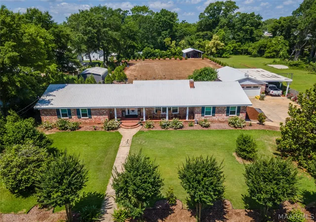 Photo 4 of Single family home for sale at 231 Burnett St, Greenville, AL 36037 | MLS# 584970 | Listing updated on 2026-08-28