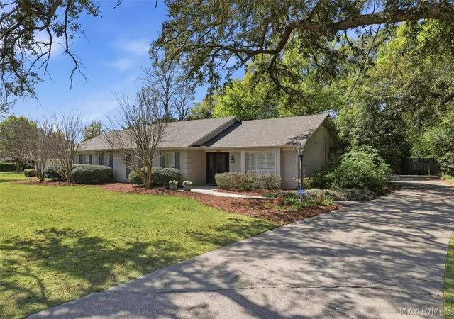 Photo 3 of Single family home for sale at 2406 Hermitage Dr, Montgomery, AL 36111 | MLS# 584880 | Listing updated on 2026-08-28