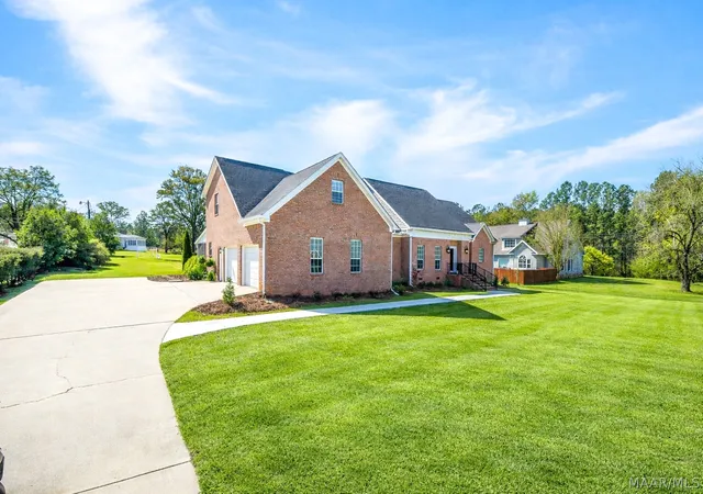 2nd image of 2447 Oakwoods Ln, Alexander City, AL 35010 | MLS# 585012