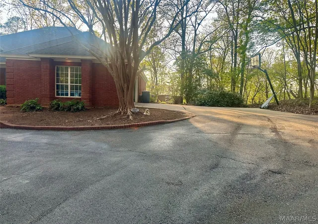 Photo 3 of Single family home for sale at 265 Jasmine Holw Rd, Wetumpka, AL 36093 | MLS# 585001 | Listing updated on 2026-06-17