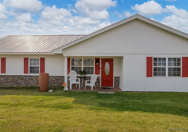 Homes for sale in Eclectic, AL | 1031 Middle Rd, Eclectic, AL 36024 | MLS# 585078