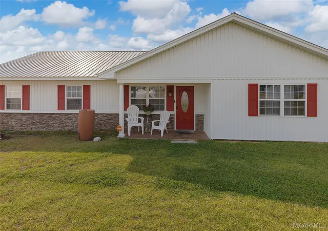 Homes for sale in Eclectic, AL | 1031 Middle Rd, Eclectic, AL 36024 | MLS# 585078