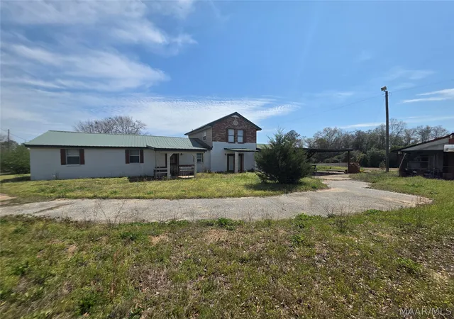 Homes for sale in Prattville, AL | 979 County Road 40 Road W, Prattville, AL 36067 | MLS# 585111