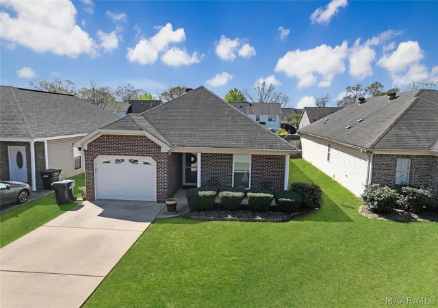 Photo 1 of Single family home for sale at 130 Park Dr N, Clanton, AL 35045 | MLS# 585161 | Listing updated on 2026-07-06