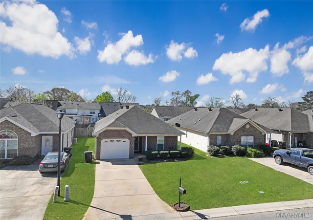 Photo 2 of Single family home for sale at 130 Park Dr N, Clanton, AL 35045 | MLS# 585161 | Listing updated on 2026-07-06