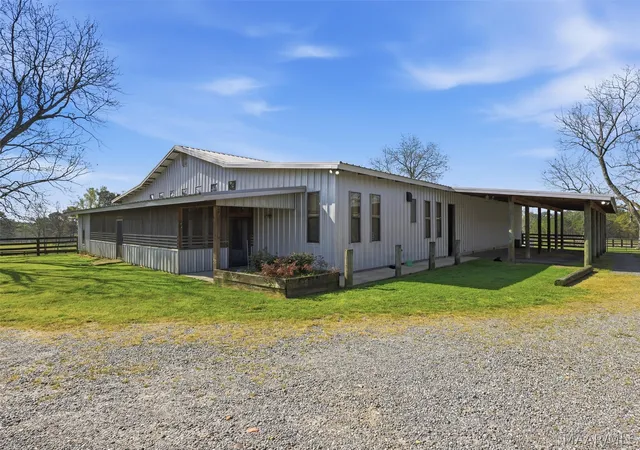 4th image of 398 Abrams Rd, Tallassee, AL 36078 | MLS# 585153