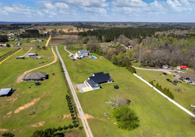 Homes for sale in Deatsville, AL | 5902 Coosa River Rd, Deatsville, AL 36022 | MLS# 584732