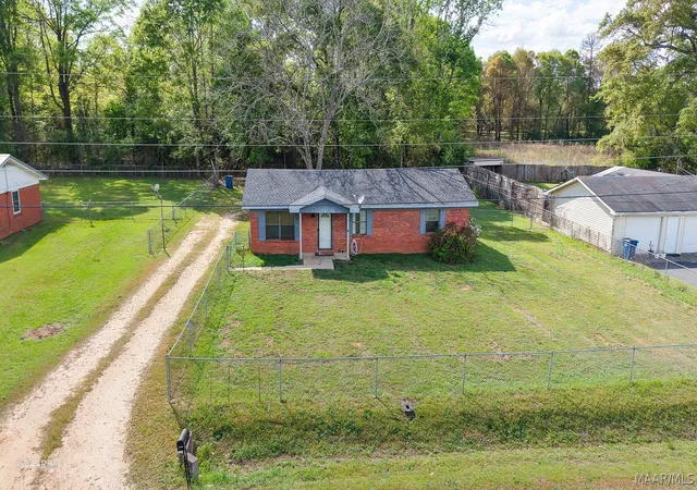 2nd image of 98 Poplar St, Grove Hill, AL 36451 | MLS# 585199