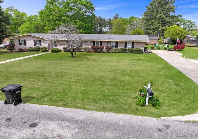 27th image of 202 Elwyn Ave, Clanton, AL 35045 | MLS# 585414
