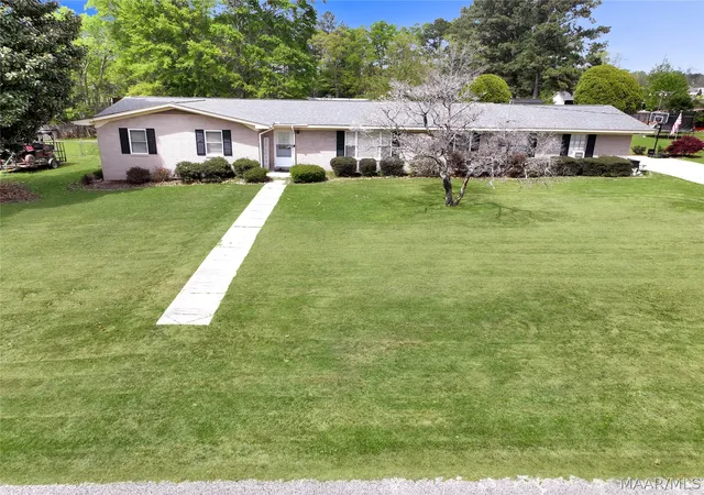 3rd image of 202 Elwyn Ave, Clanton, AL 35045 | MLS# 585414