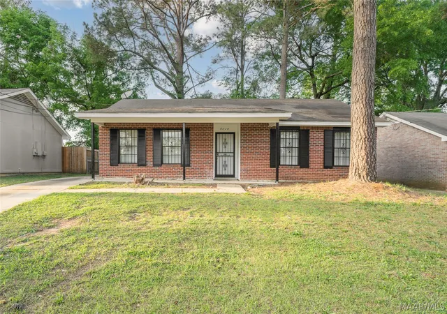 Homes for sale in Montgomery, AL | 6216 South Hampton Dr, Montgomery, AL 36116 | MLS# 585583