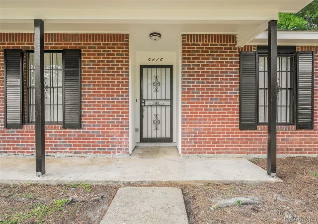 Homes for sale in Montgomery, AL | 6216 South Hampton Dr, Montgomery, AL 36116 | MLS# 585583