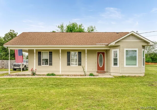 Homes for sale in Wetumpka, AL | 7790 Holtville Rd, Wetumpka, AL 36092 | MLS# 585508