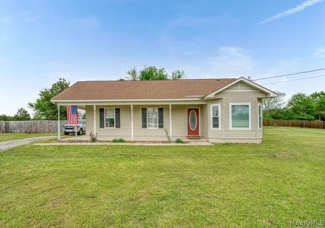 Homes for sale in Wetumpka, AL | 7790 Holtville Rd, Wetumpka, AL 36092 | MLS# 585508