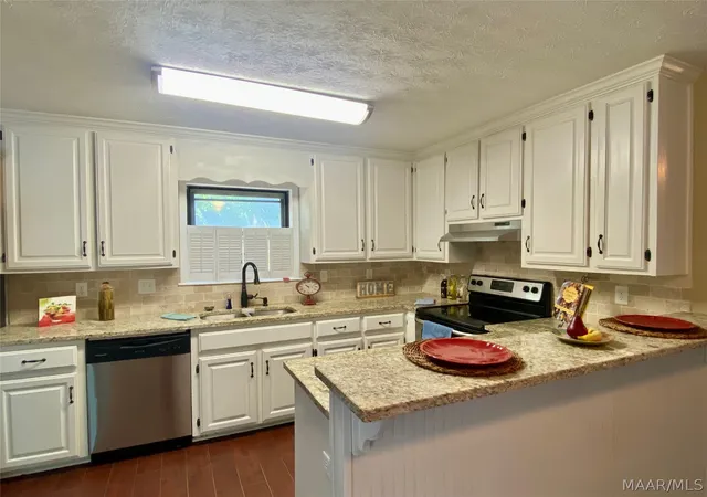 Photo 3 of Single family home for sale at 212 James St, Wetumpka, AL 36092 | MLS# 584234 | Listing updated on 2026-08-28