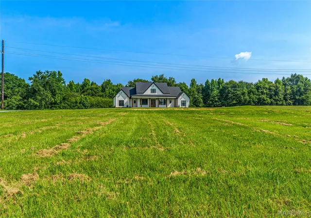 Homes for sale in Tallassee, AL | 2480 Burt Mill Rd, Tallassee, AL 36078 | MLS# 585864
